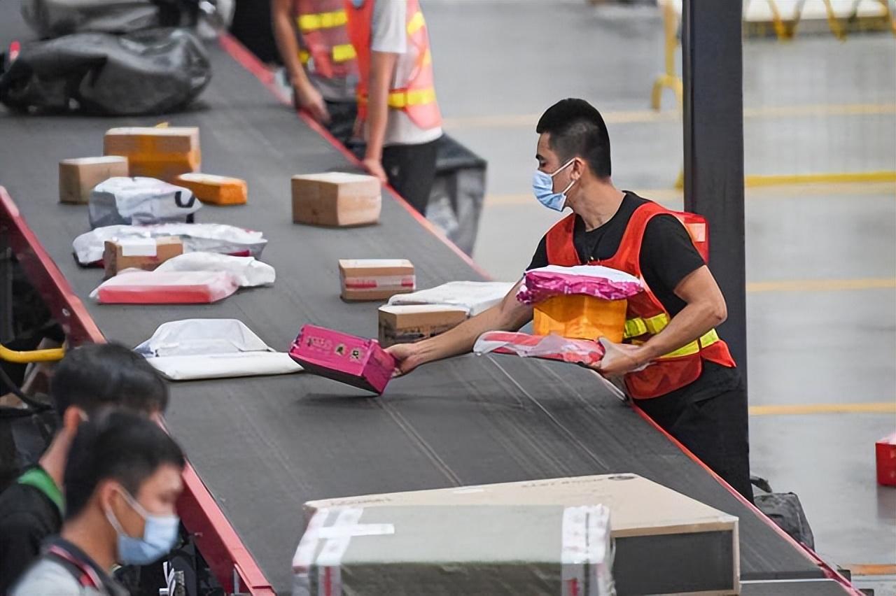 順豐快遞怎么收費的多少錢一公斤？寄快遞的收費標準及省錢攻略