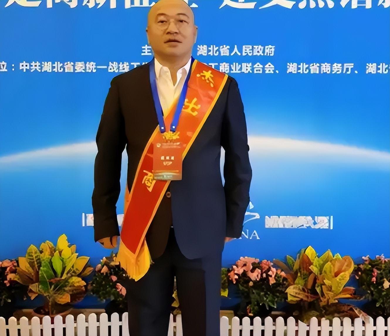 東方阿保簡(jiǎn)介（東方阿寶和辛巴誰(shuí)更有錢(qián)）