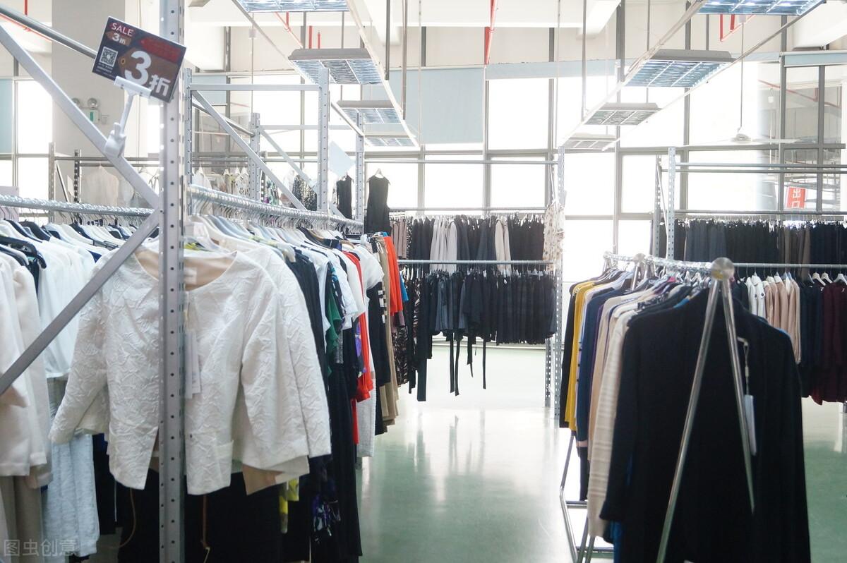 服裝廠找貨源哪里找？新手開服裝店進貨渠道有哪些？