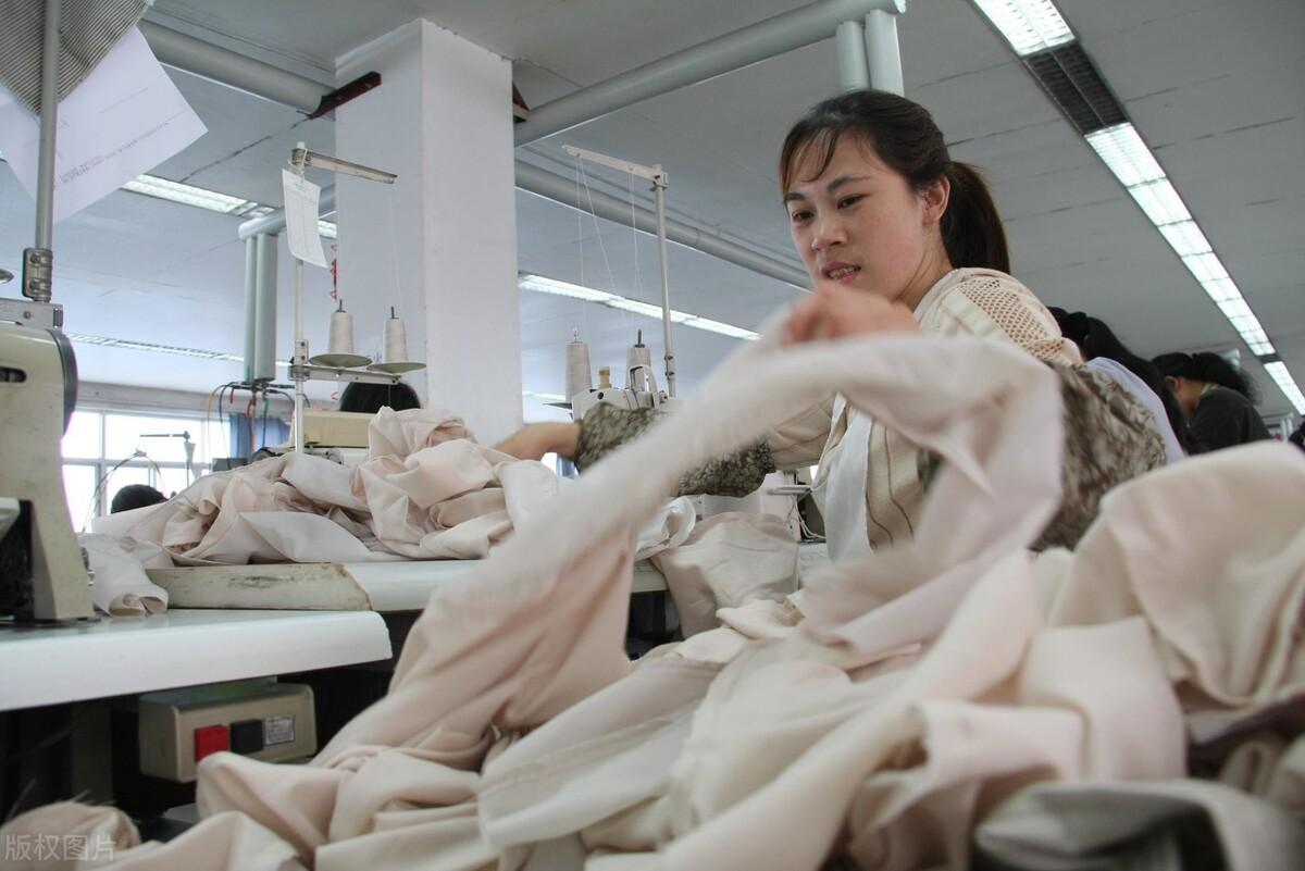 服裝廠找貨源哪里找？新手開服裝店進貨渠道有哪些？