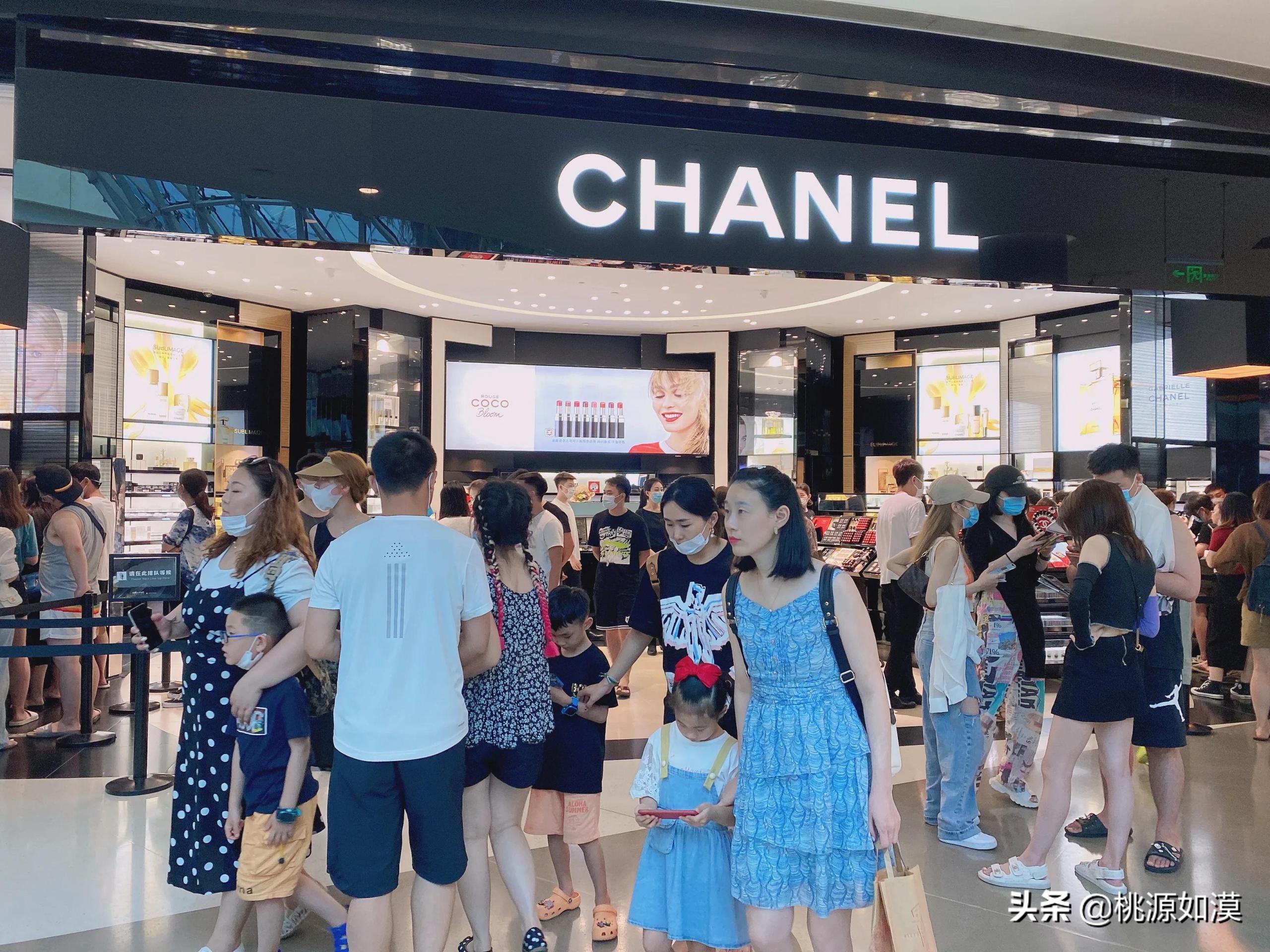 奢侈品免稅店和專柜的區(qū)別？免稅店買(mǎi)包能便宜多少
